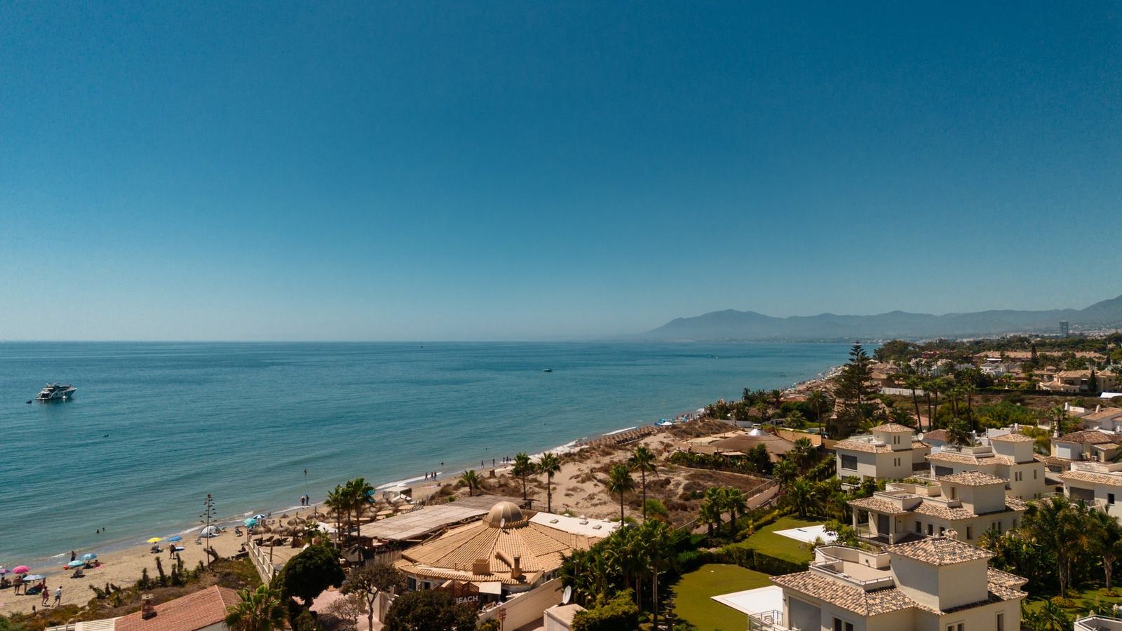 La costa de Marbella Este desde la villa