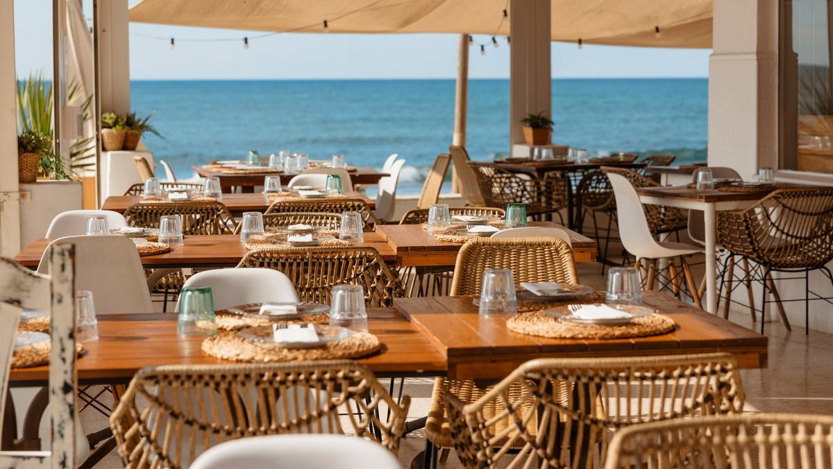 Beach club junto a la villa